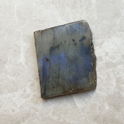 Labradoryt plaster polerowany z dziurką 28x24 mm nr 107