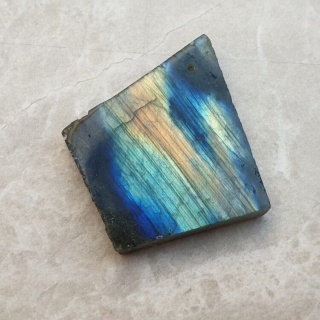 Labradoryt plaster polerowany z dziurką 29x26 mm nr 113