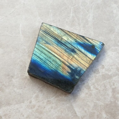 Labradoryt plaster polerowany z dziurką 29x26 mm nr 113