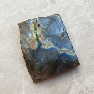 Labradoryt plaster polerowany z dziurką 33x27 mm nr 118
