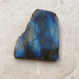 Labradoryt plaster polerowany z dziurką 36x32 mm nr 122