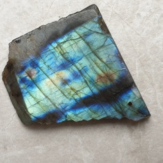 Labradoryt plaster polerowany z dziurką 36x35 mm nr 243