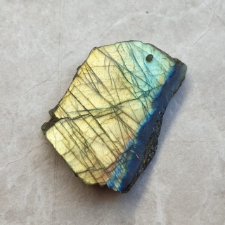 Labradoryt plaster polerowany z dziurką 37x25 mm nr 100