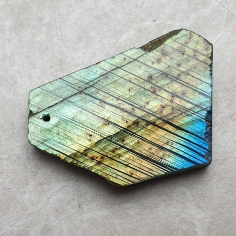Labradoryt plaster polerowany z dziurką 37x28 mm nr 234