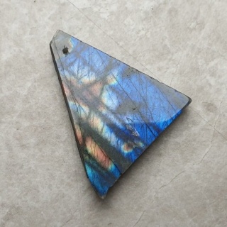 Labradoryt plaster polerowany z dziurką 37x31 mm nr 182