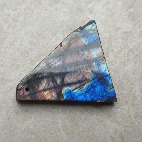 Labradoryt plaster polerowany z dziurką 37x31 mm nr 182