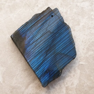 Labradoryt plaster polerowany z dziurką 37x33 mm nr 79