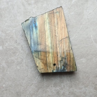 Labradoryt plaster polerowany z dziurką 38x25 mm nr 150