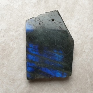 Labradoryt plaster polerowany z dziurką 38x27 mm nr 196