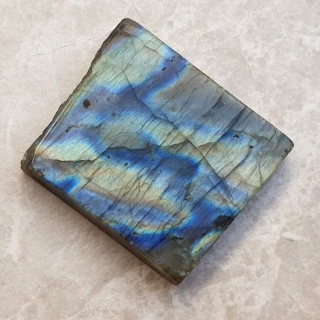 Labradoryt plaster polerowany z dziurką 38x33 mm nr 95