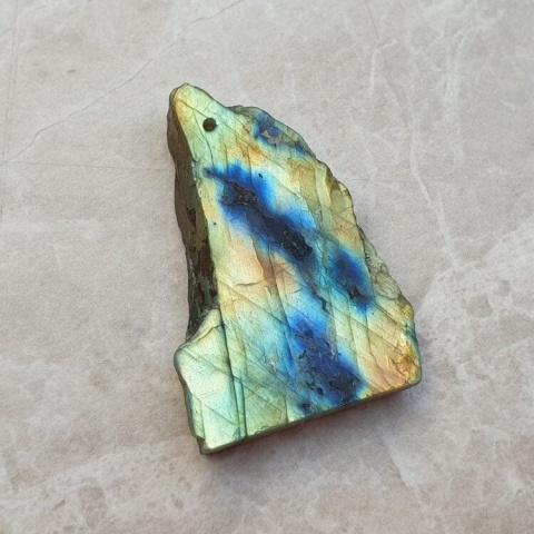 Labradoryt plaster polerowany z dziurką 40x26 mm nr 112