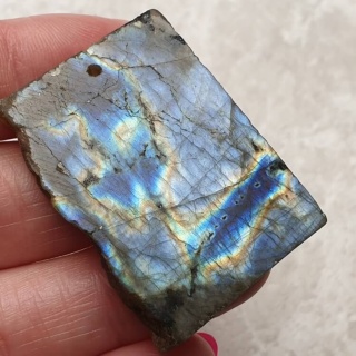Labradoryt plaster polerowany z dziurką 40x28 mm nr 210
