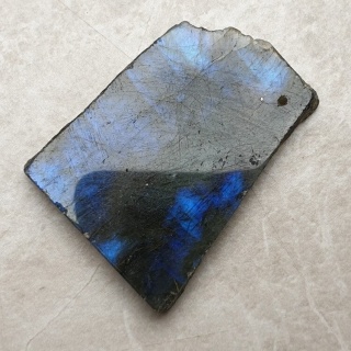 Labradoryt plaster polerowany z dziurką 40x31 mm nr 220