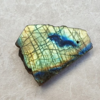 Labradoryt plaster polerowany z dziurką 40x32 mm nr 129