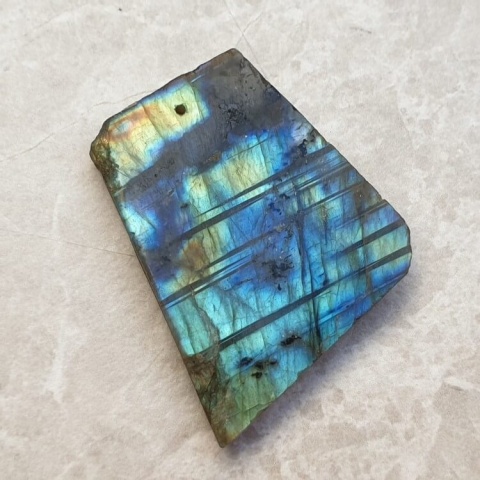 Labradoryt plaster polerowany z dziurką 40x32 mm nr 134