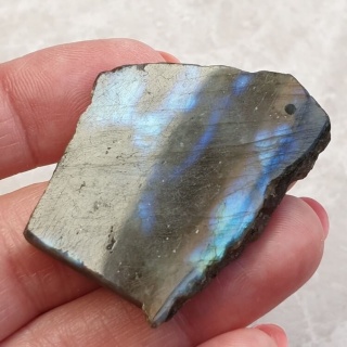 Labradoryt plaster polerowany z dziurką 40x32 mm nr 142