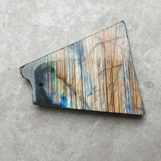 Labradoryt plaster polerowany z dziurką 40x33 mm nr 198