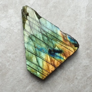 Labradoryt plaster polerowany z dziurką 41x32 mm nr 176