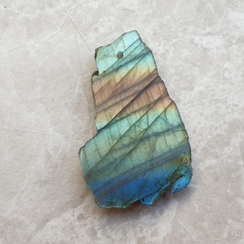 Labradoryt plaster polerowany z dziurką 42x26 mm nr 83