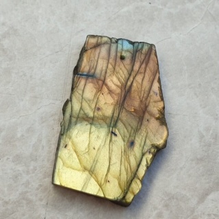 Labradoryt plaster polerowany z dziurką 42x28 mm nr 141