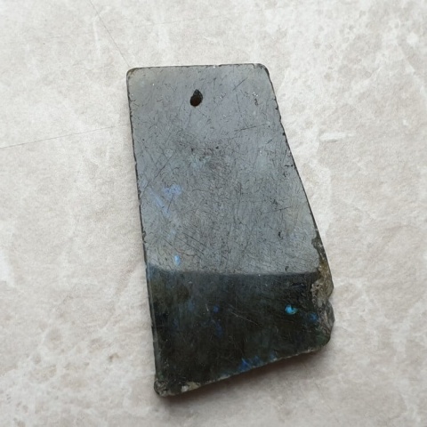 Labradoryt plaster polerowany z dziurką 43x27 mm nr 226