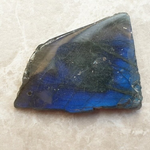 Labradoryt plaster polerowany z dziurką 43x33 mm nr 91