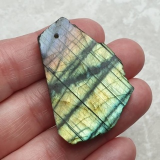 Labradoryt plaster polerowany z dziurką 44x30 mm nr 179