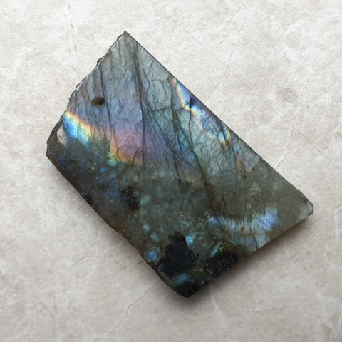 Labradoryt plaster polerowany z dziurką 45x27 mm nr 155
