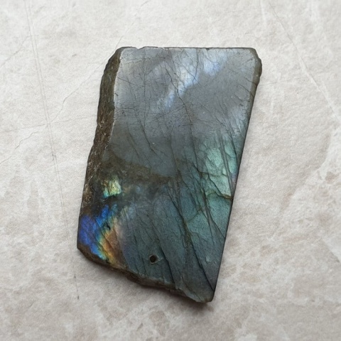 Labradoryt plaster polerowany z dziurką 45x27 mm nr 155