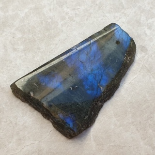 Labradoryt plaster polerowany z dziurką 45x28 mm nr 114