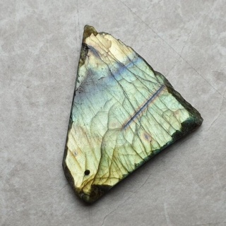 Labradoryt plaster polerowany z dziurką 45x33 mm nr 181