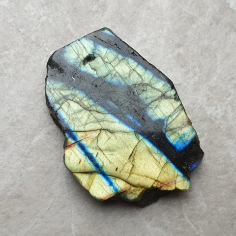 Labradoryt plaster polerowany z dziurką 45x33 mm nr 191