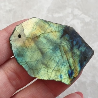 Labradoryt plaster polerowany z dziurką 45x33 mm nr 87