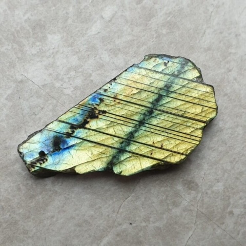 Labradoryt plaster polerowany z dziurką 46x25 mm nr 192
