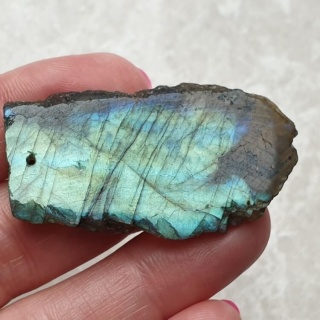 Labradoryt plaster polerowany z dziurką 46x26 mm nr 195