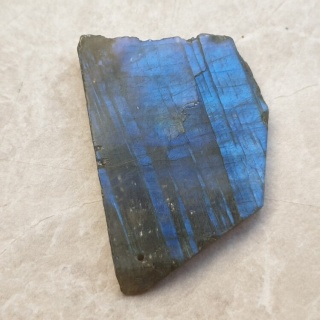 Labradoryt plaster polerowany z dziurką 46x31 mm nr 130