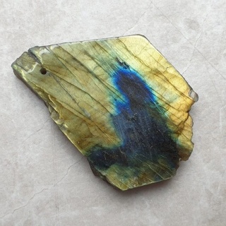 Labradoryt plaster polerowany z dziurką 47x32 mm nr 227