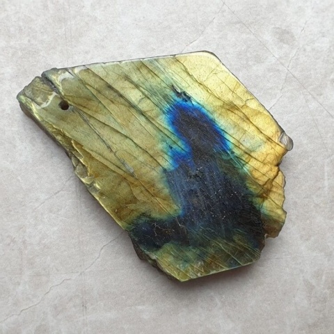 Labradoryt plaster polerowany z dziurką 47x32 mm nr 227
