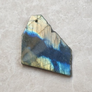 Labradoryt plaster polerowany z dziurką 49x36 mm nr 110