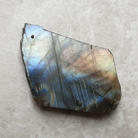 Labradoryt plaster polerowany z dziurką 50x29 mm nr 184