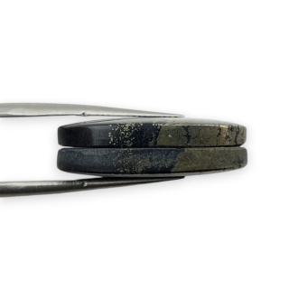 Piryt para kaboszonów z dziurką 25x14 mm nr R225