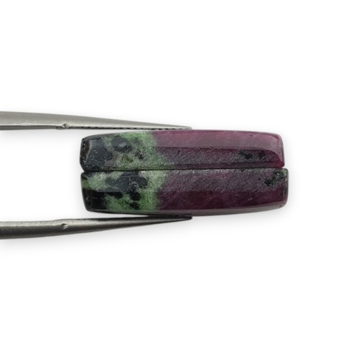 Zoisyt z rubinem para kaboszonów z dziurką 21x12 mm nr R361