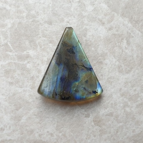 Labradoryt kaboszon fasetowany 26x23 mm nr 327