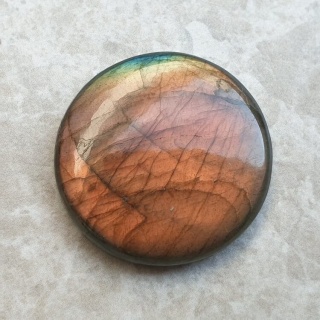 Labradoryt kaboszon fi 27 mm nr B711