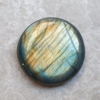 Labradoryt kaboszon fi 29 mm nr B656