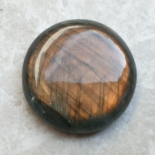 Labradoryt kaboszon fi 30 mm nr B659