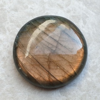 Labradoryt kaboszon fi 30 mm nr B674