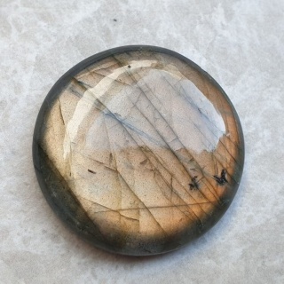 Labradoryt kaboszon fi 30 mm nr B693