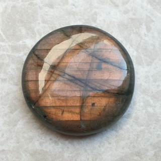 Labradoryt kaboszon fi 31 mm nr B692