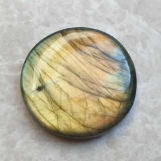 Labradoryt kaboszon fi 33 mm nr B699